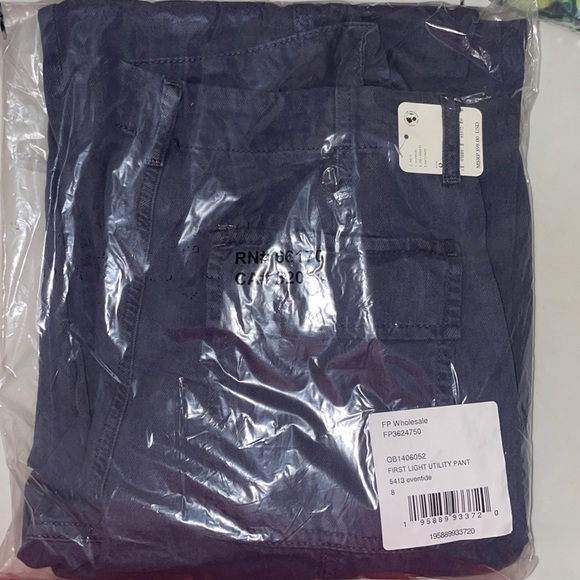 Free people FIRST LIGHT UTILITY PANT Size 8 NWT - Picture 3 of 3